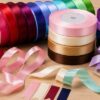 Як використовують мереживо та атласні стрічки в одязі